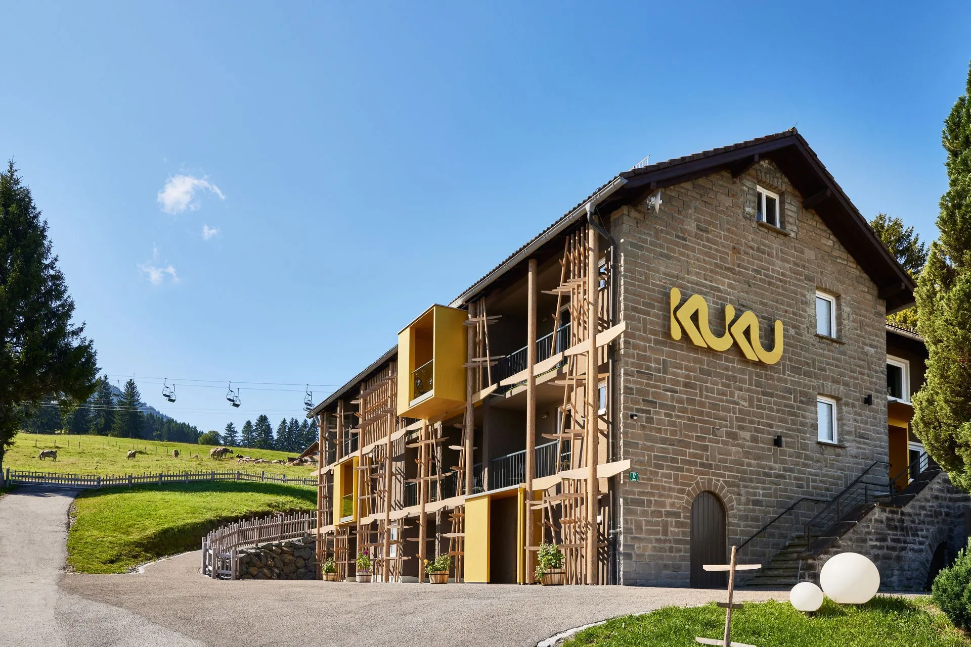 KUKU Berghotel Aussenaufnahme Sommer