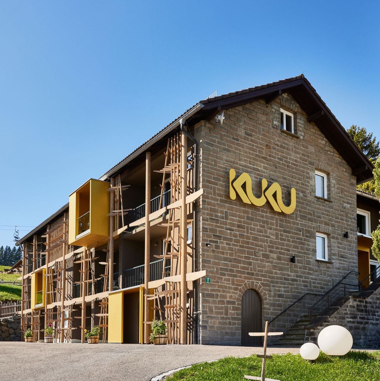 KUKU Berghotel Aussenaufnahme Sommer